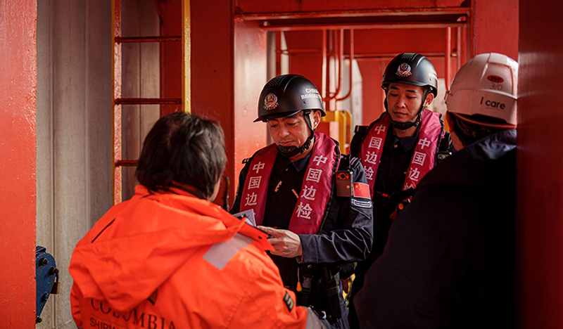 民警提前办理预检手续