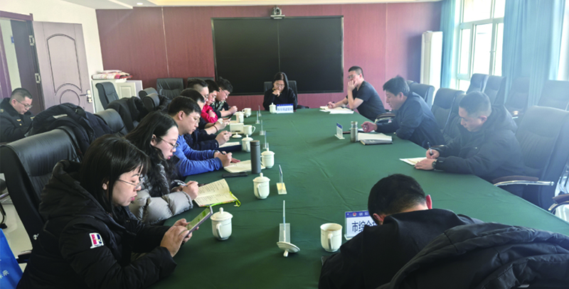 二题图，座谈会现场