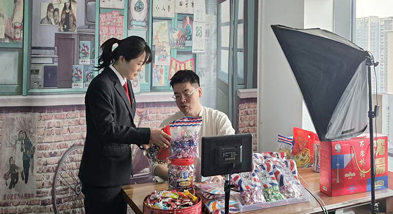 苏家屯区法院服务团实地走访企业的品牌官方直播间