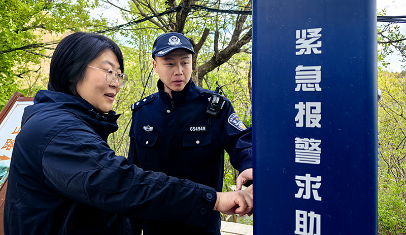 记者体验“一键报警”1