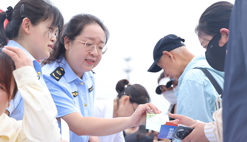 沈阳“法”护营商·“典”润民生民法典户外宣传活动现场  胡媛摄
