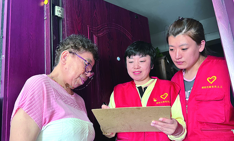 红色管家入户征求居民意见建议（受访单位供图）