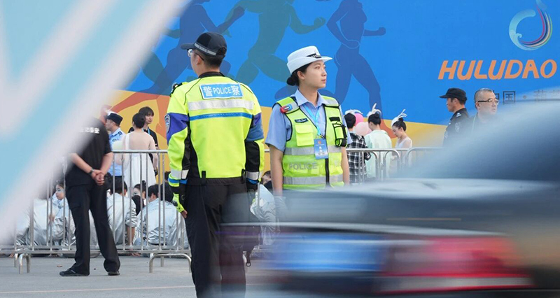 交警忍战把守城区主干道、古城周边沿线路口 （受访单位供图）
