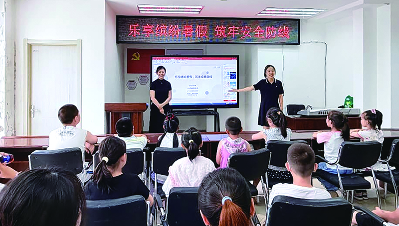 二题图，活动现场。栾岚 摄