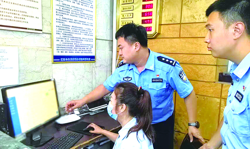民警开展现场指导