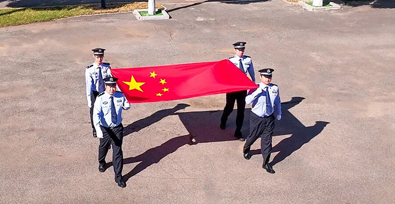 沈阳第二监狱举行升旗仪式。