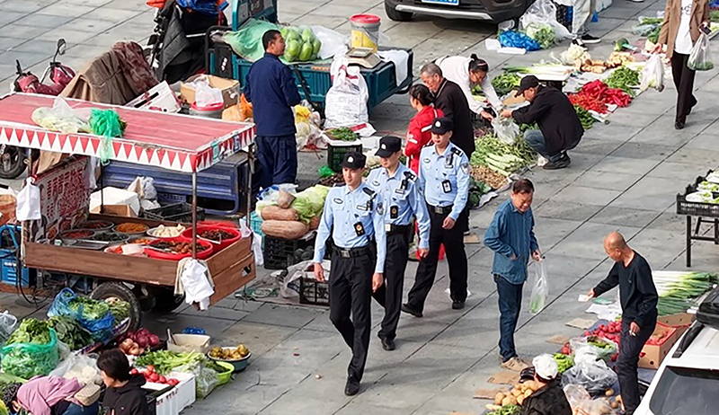 早市见警力（受访单位供图）